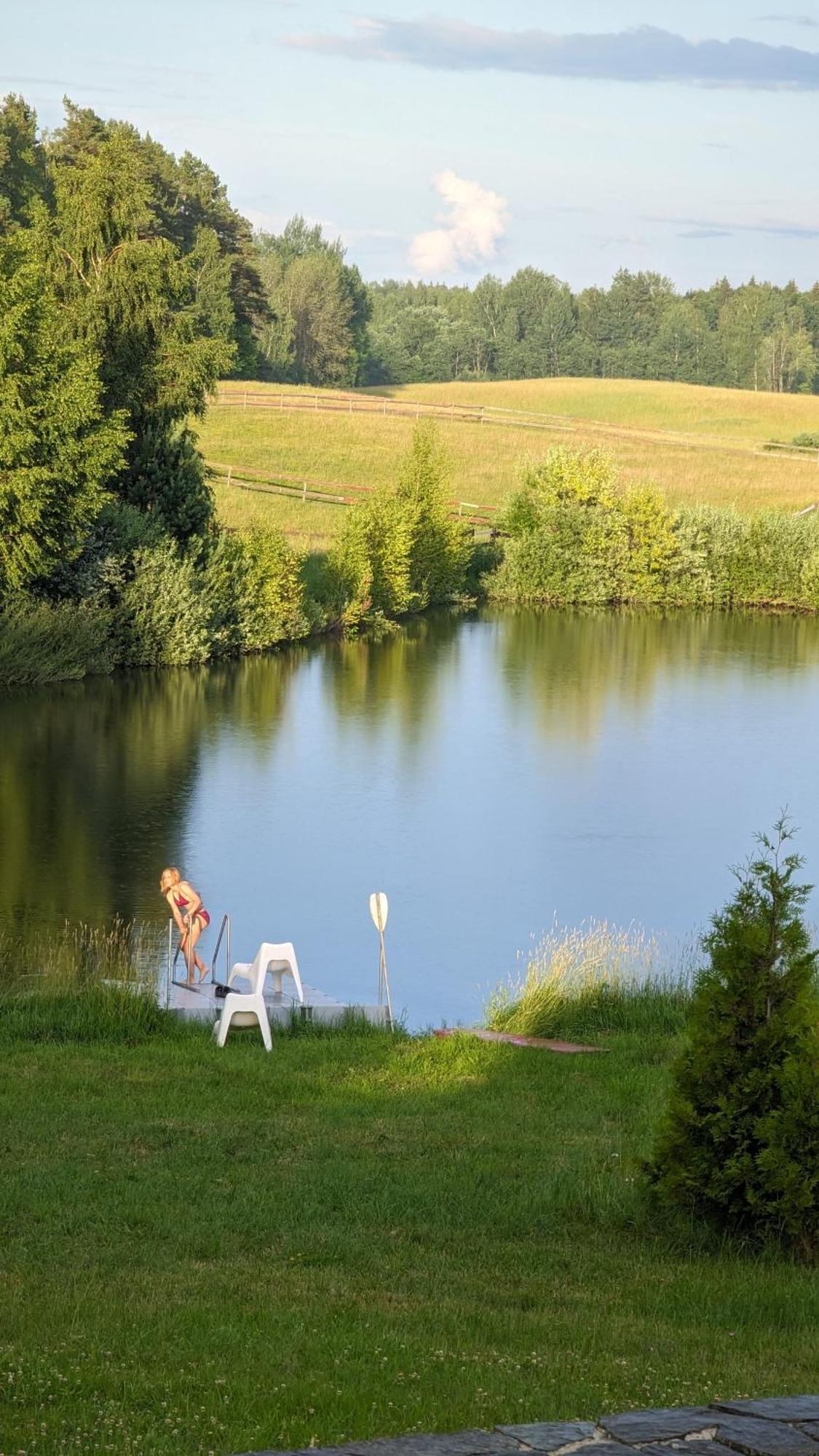 Vila Vynuogyne Hotel Paberze Buitenkant foto